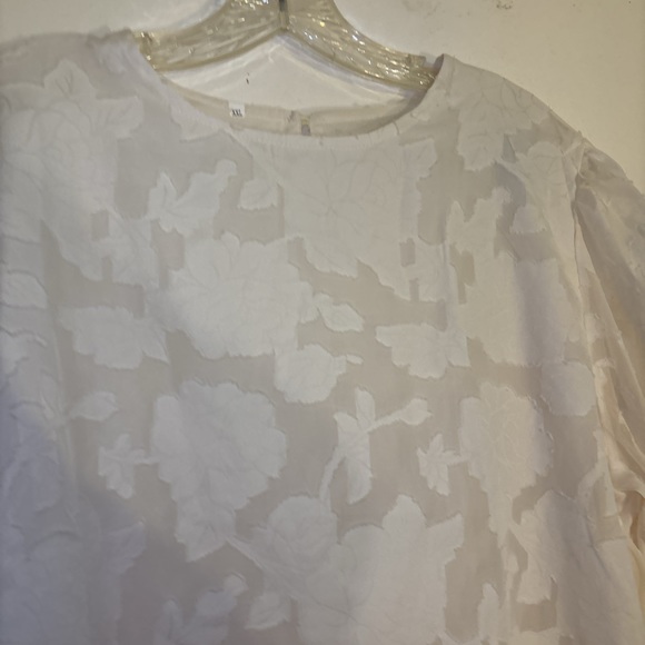 Zulily top in XXL has embossed flowers It’s  lining the sleeve are see-threw - Picture 7 of 15